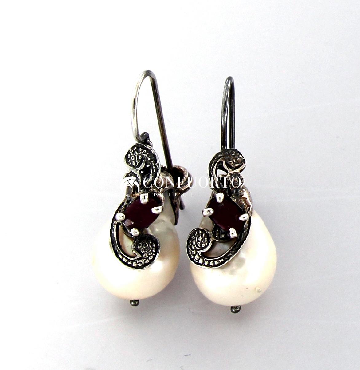 ORECCHINI IN ARGENTO 925 % CON PERLE E RADICE DI RUBINO